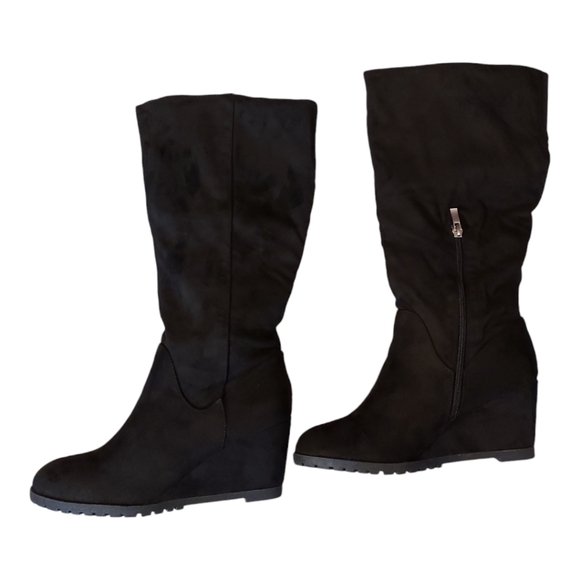 Journee NWT Black Suede Parker Wedge Boots Size 8 - Picture 6 of 9